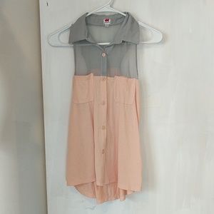 Cute Blouse ☀️3/$15!🌵 SleevelessPeach Grey Top S